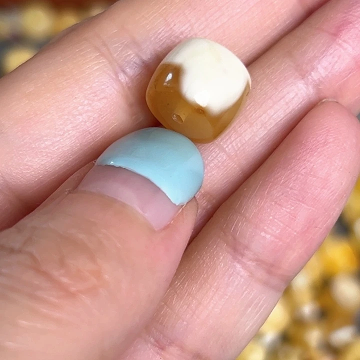 未镶嵌蜜蜡裸石11.1mm一个