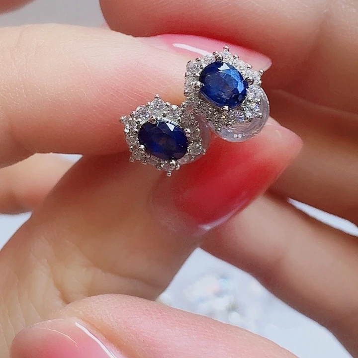 925银合成碳硅石耳钉