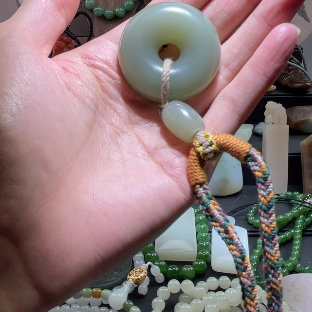 霸***哥和田玉（青白玉）未镶嵌颈饰