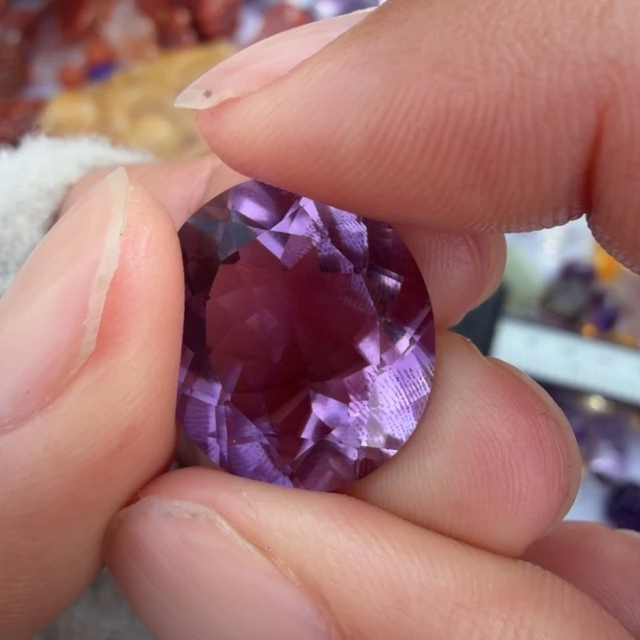 禾***王未镶嵌颈饰水晶水晶