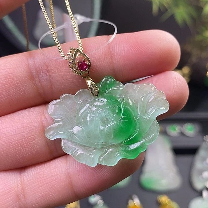 翡翠未镶嵌吊坠(赠链)