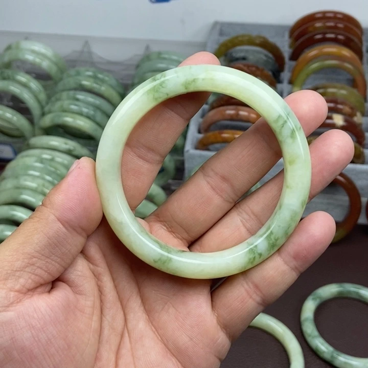 蛇纹石玉手镯未镶嵌心*