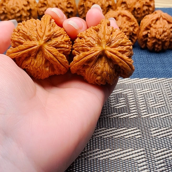 神***吊坠文玩核桃三棱