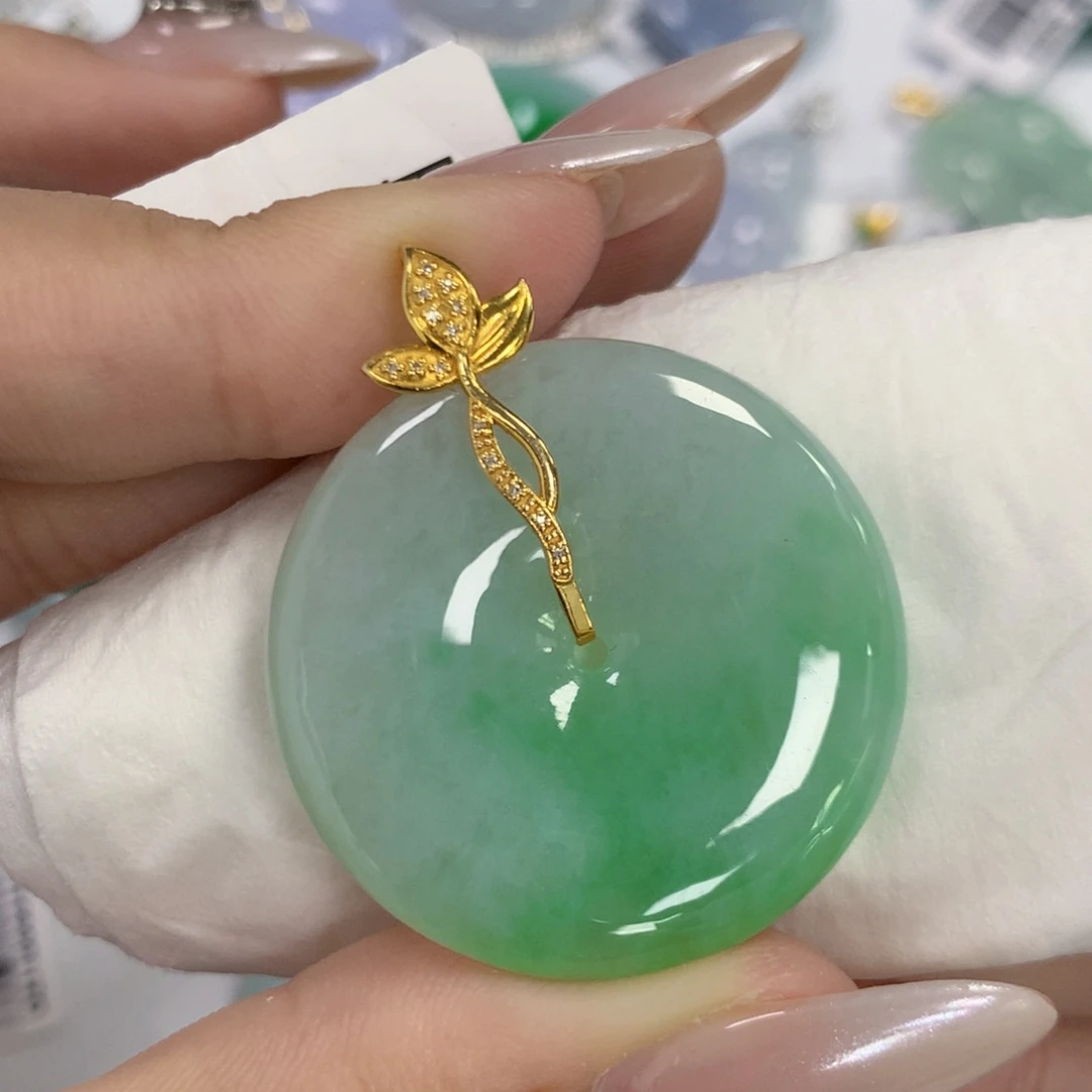 颈饰18K金镶嵌翡翠