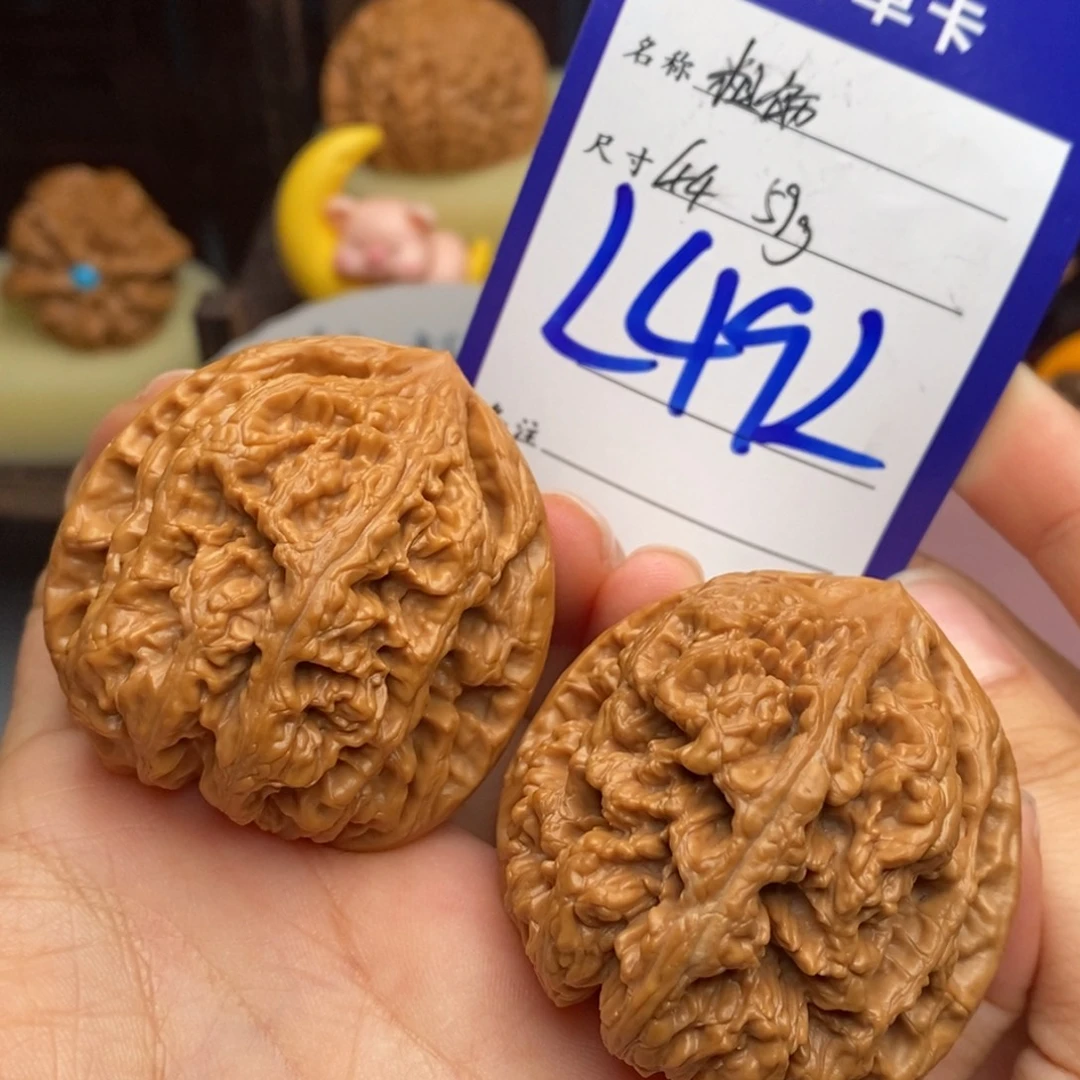 刘****文玩核桃吊坠粗筋