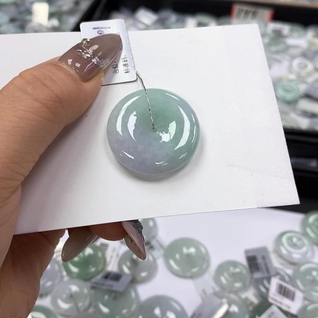 翡翠颈饰未镶嵌平安扣