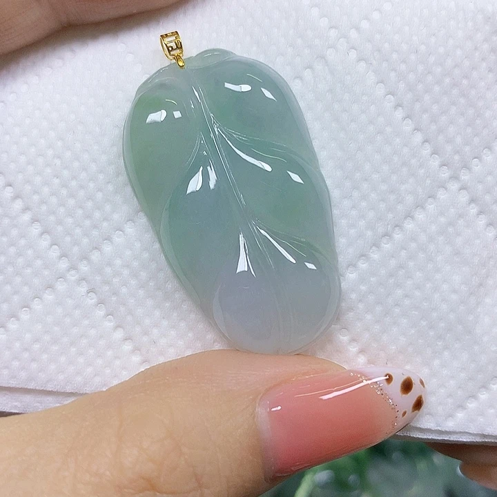 颈饰18K金镶嵌翡翠挂件