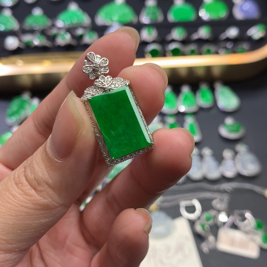 翡翠吊坠(不含链)18K金镶嵌