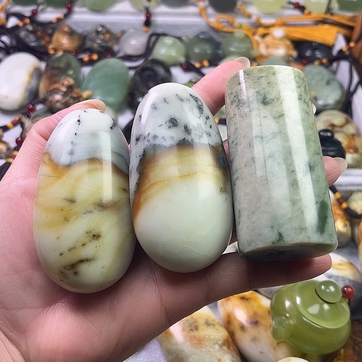 杏***仁蛇纹石玉未镶嵌珠宝奇石