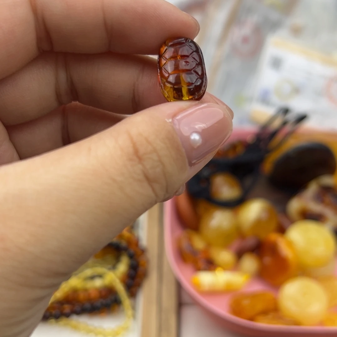 琥珀珠宝奇石未镶嵌