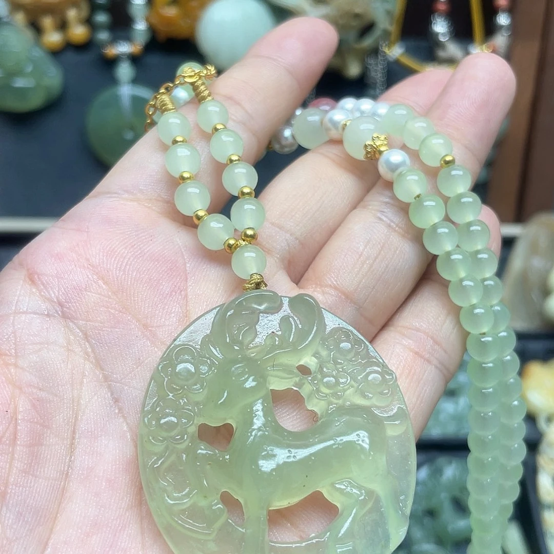 蛇纹石玉未镶嵌颈饰