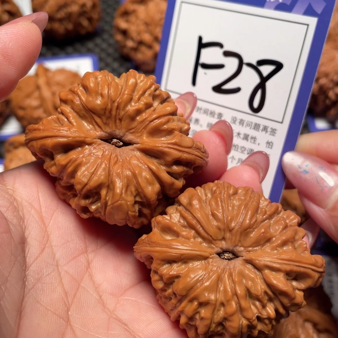 桃核把件28号官帽49