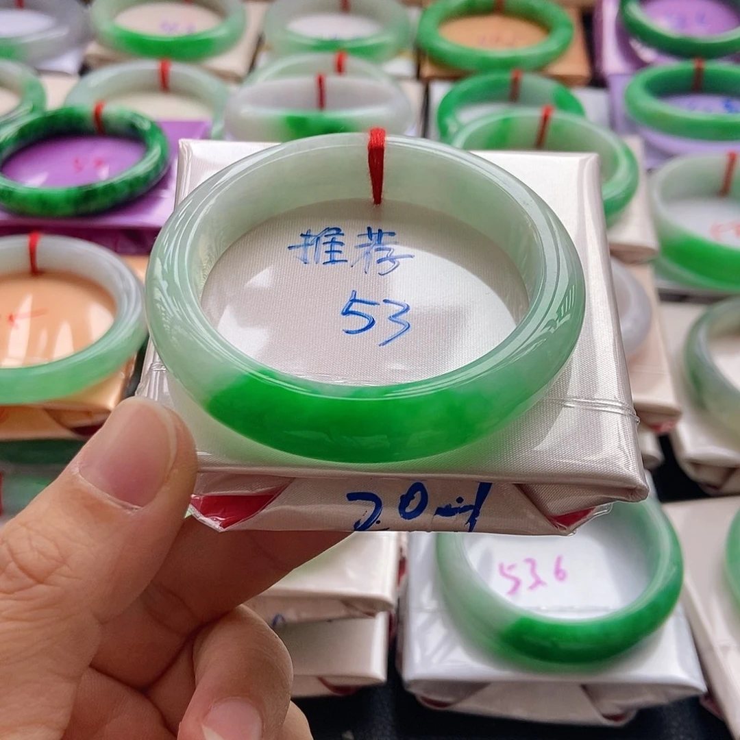 未镶嵌手镯翡翠手镯