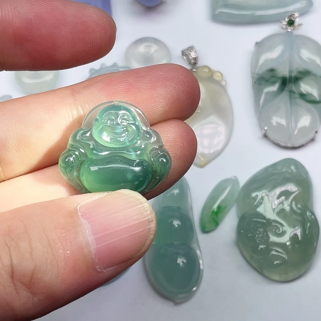 翡翠未镶嵌颈饰挂件