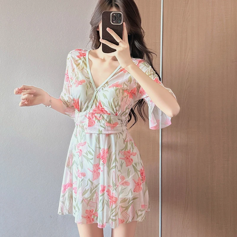 2025新款连体平角保守显瘦这肚大码裙式温泉收腰游泳衣女高级泳装