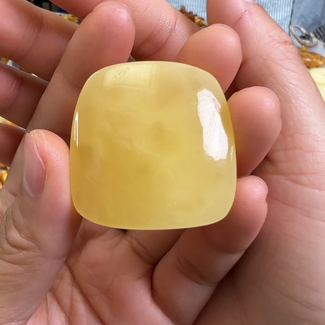 蜜蜡裸石未镶嵌牛*蜜蜡