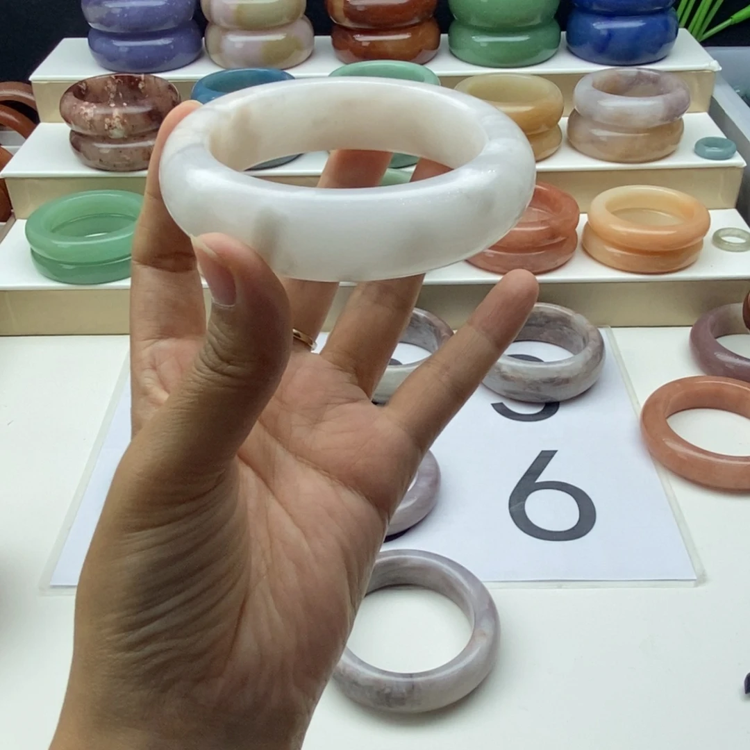 石英岩玉未镶嵌手镯