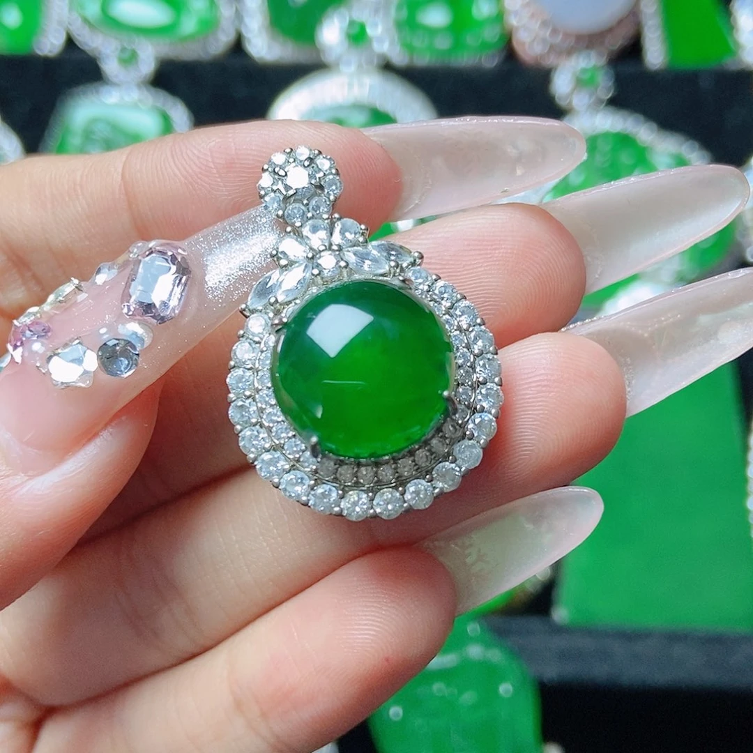 颈饰未镶嵌翡翠