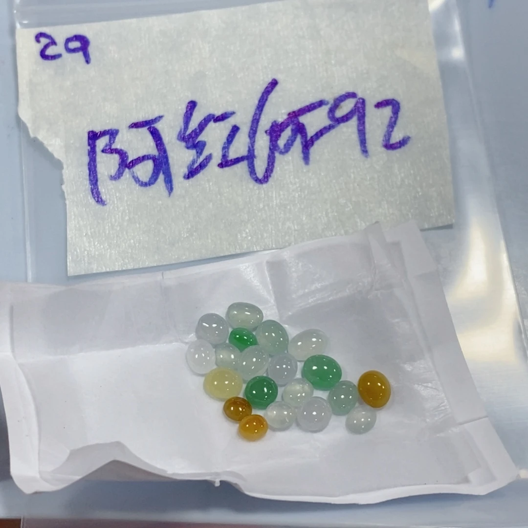 阿***红未镶嵌定制翡翠不