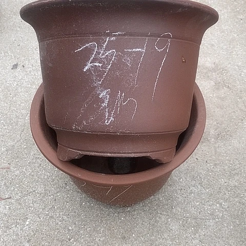 中国宜兴紫砂花盆，