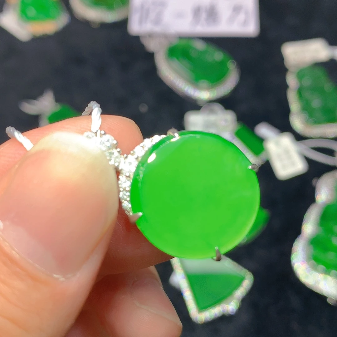 颈饰银S925镶嵌翡翠