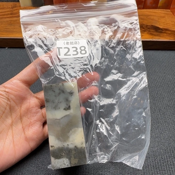 Q***o老挝石老挝石 老挝石