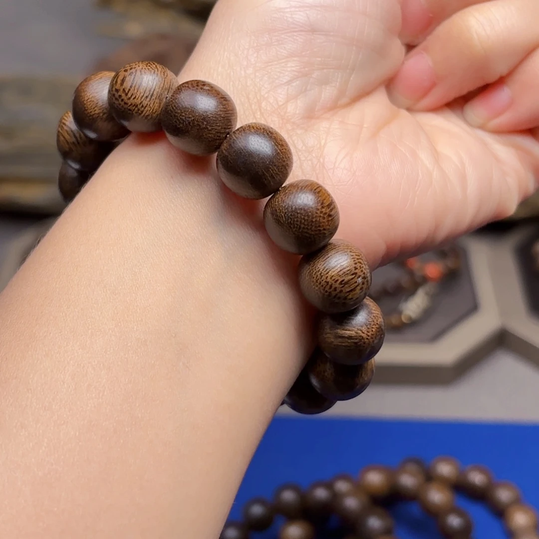 沉香手串越南芽庄黑土玉化1.2