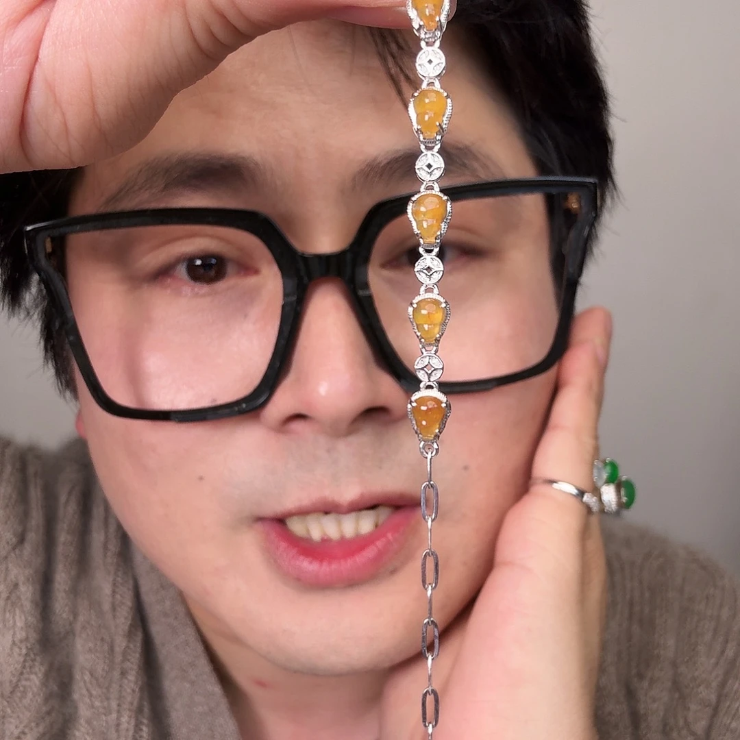 小***了翡翠18K金镶嵌颈饰一件