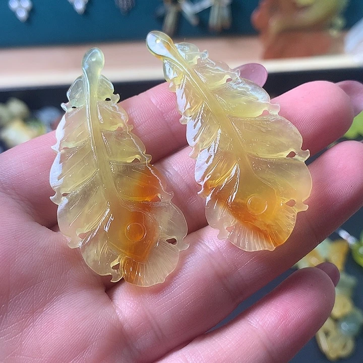 蛇纹石玉未镶嵌耳饰