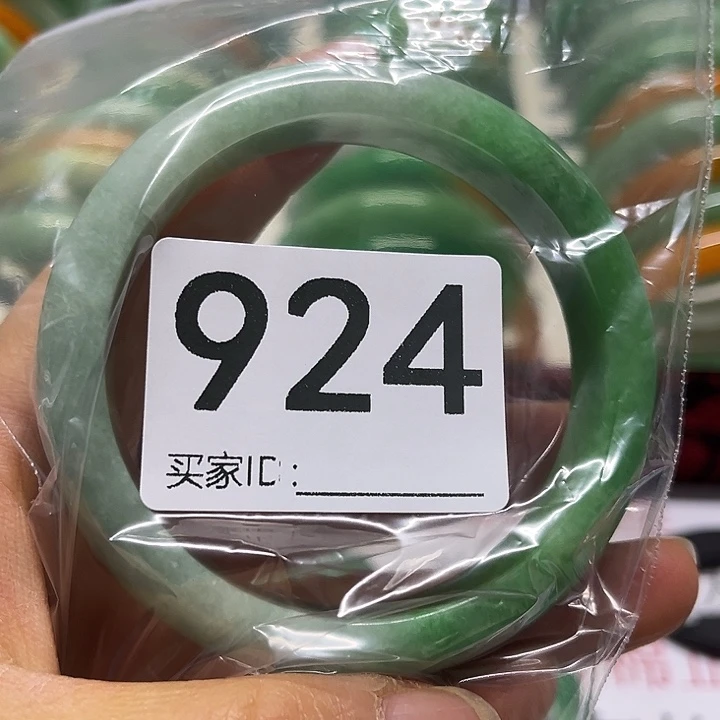 未镶嵌手镯翡翠好