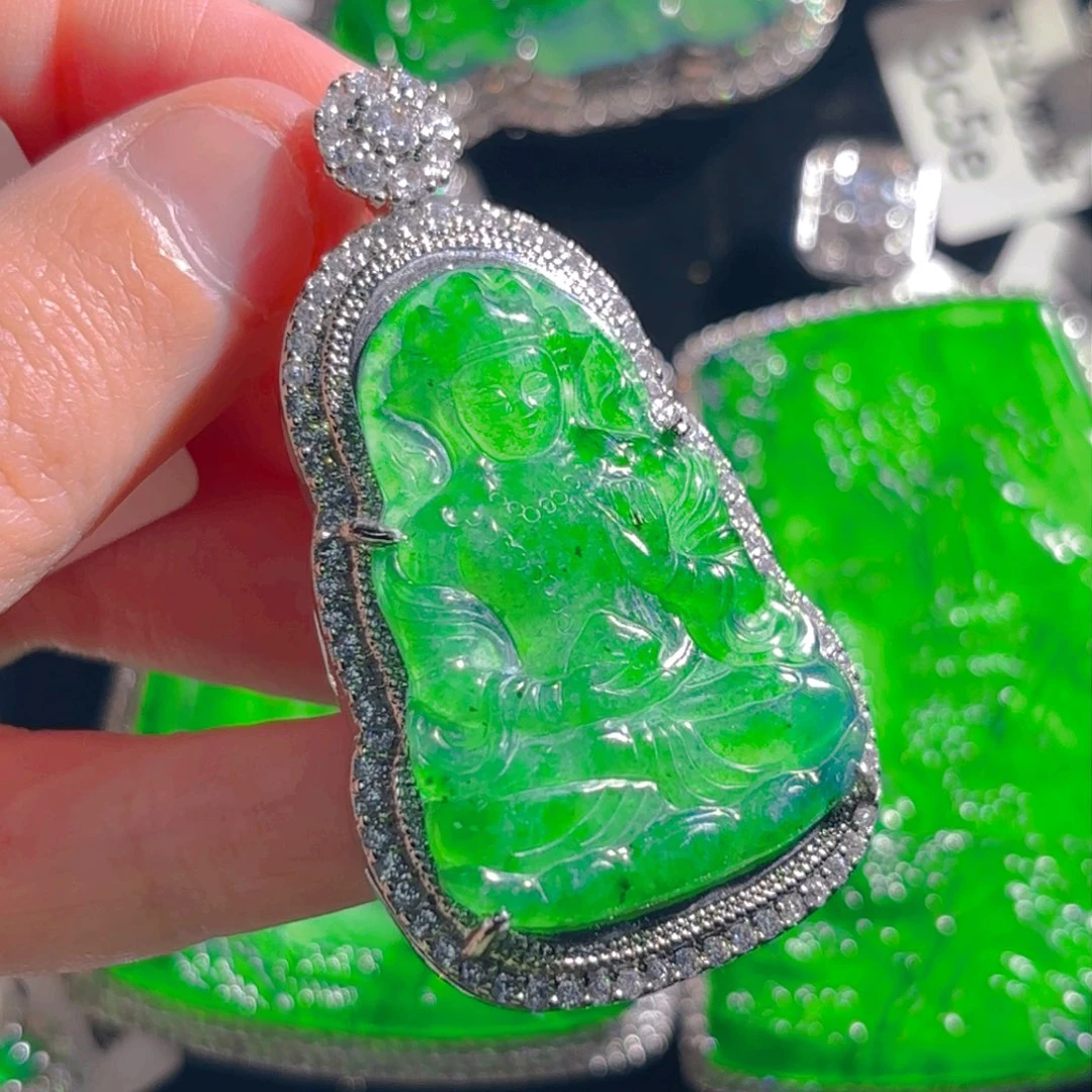 翡翠颈饰未镶嵌观音