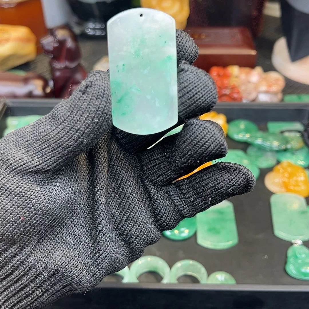 石英质玉未镶嵌吊坠