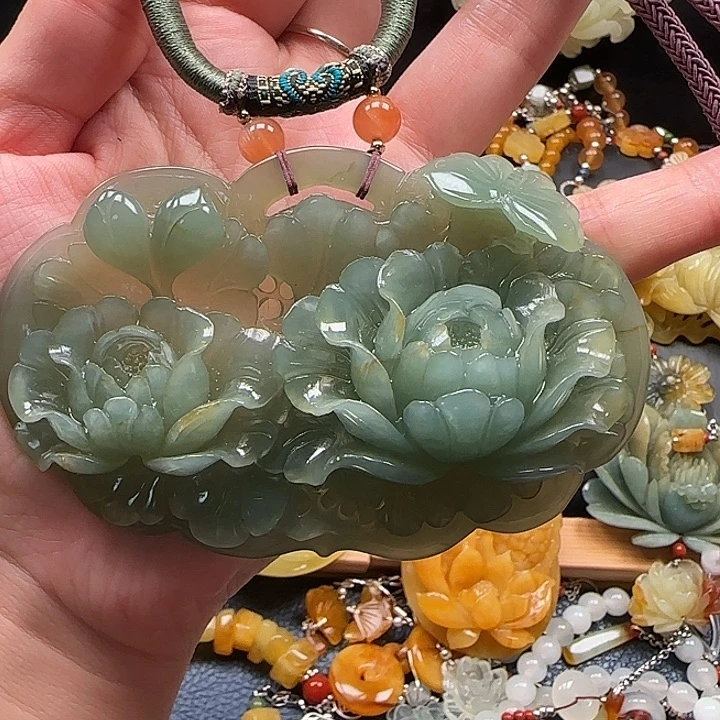 蛇纹石玉挂件合金