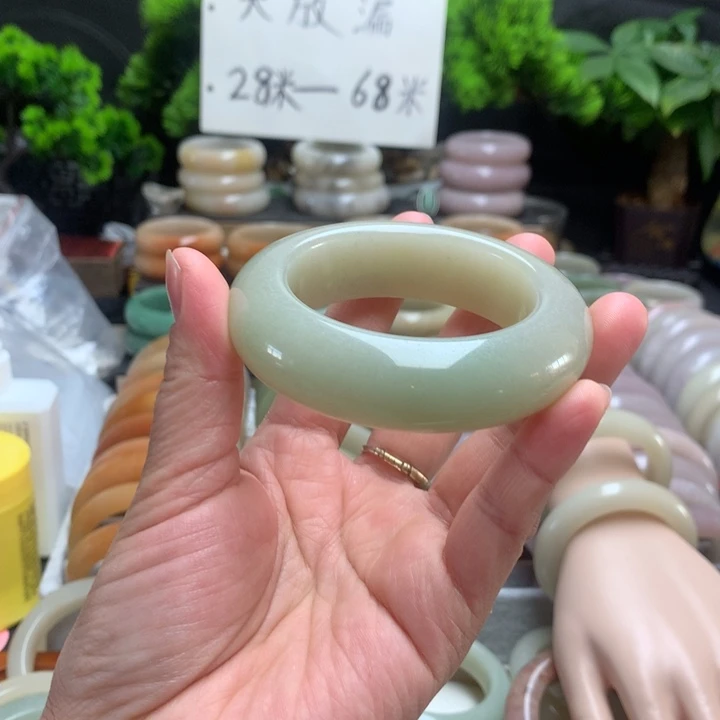 石英质玉（佘太翠）未镶嵌手镯52