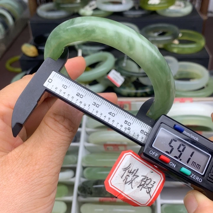 蛇纹石玉未镶嵌手镯868