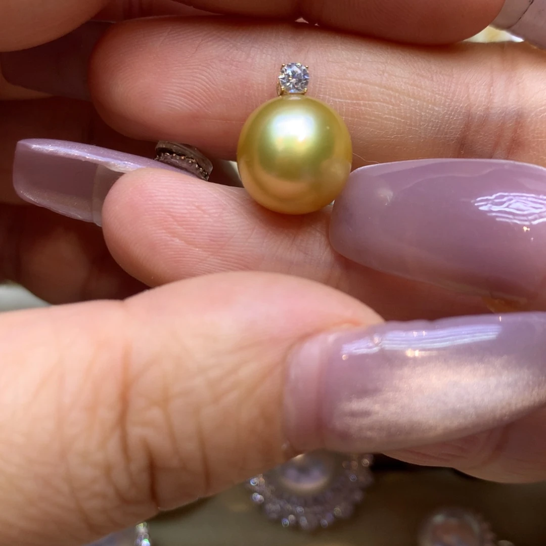 颈饰18K金镶嵌海水珍珠