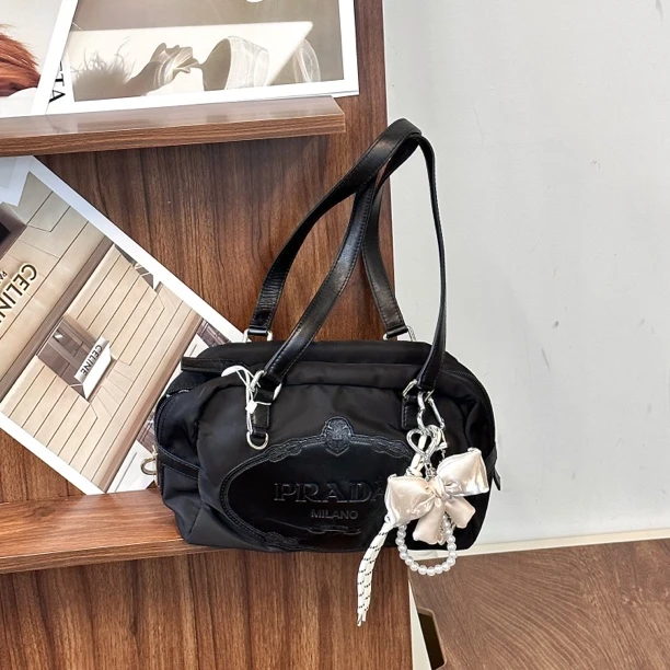 95新 Prada/普拉达 降落伞拼皮单肩保龄球/CC