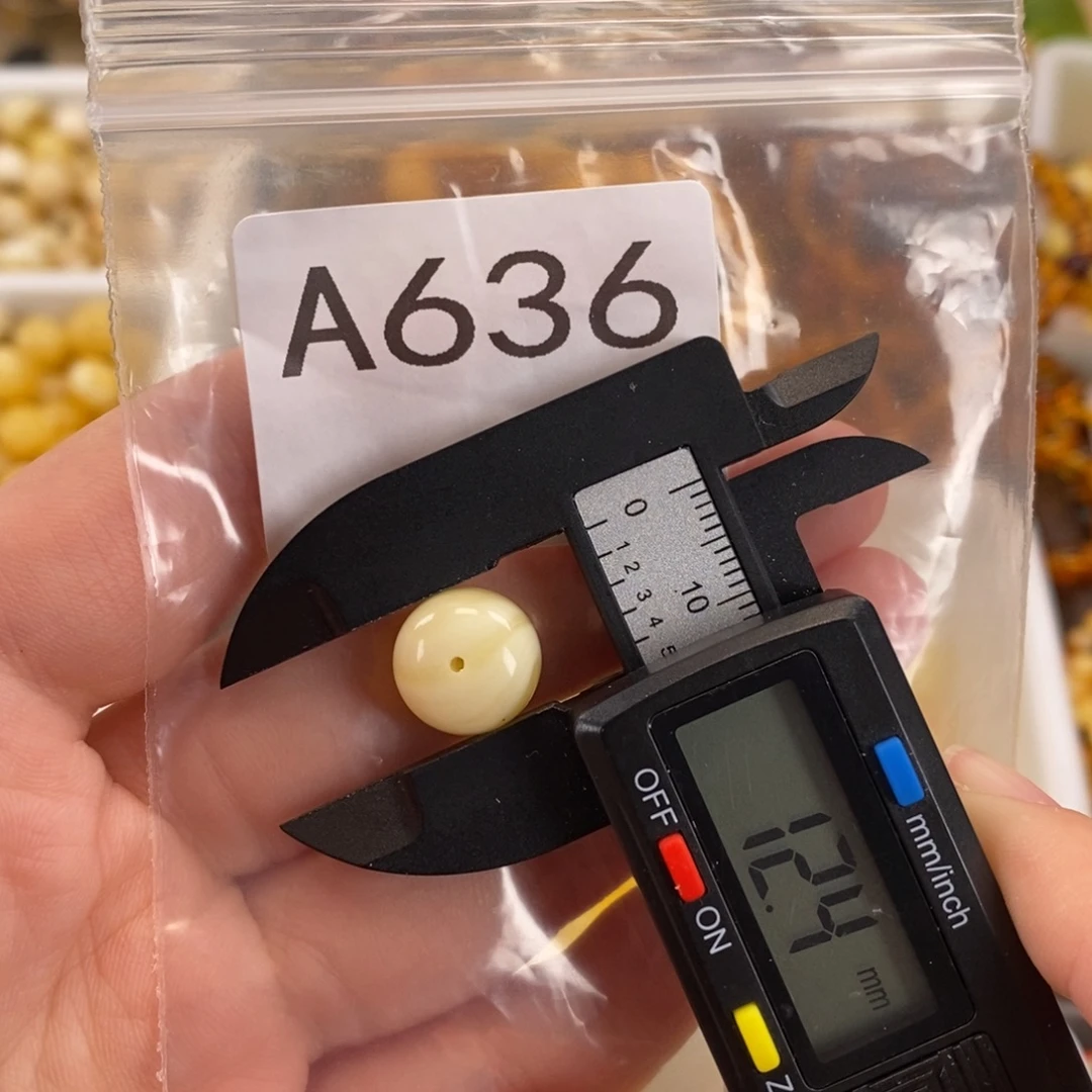 未镶嵌琥珀珠宝奇石