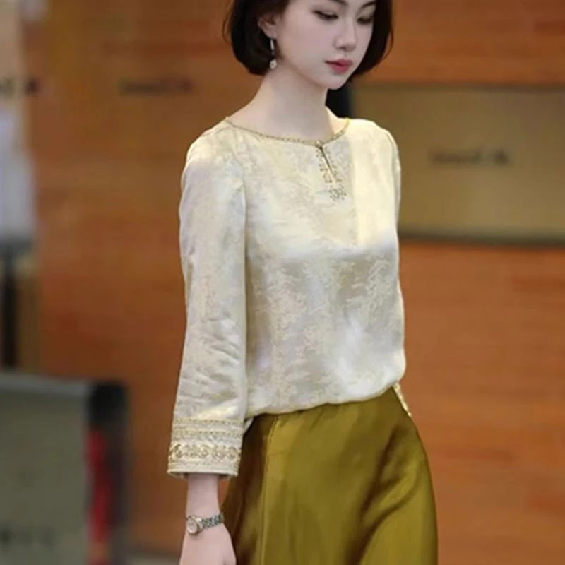 欧货高端大牌九分袖缎面小衫2025夏季镂空新中式绣花设计感上衣女