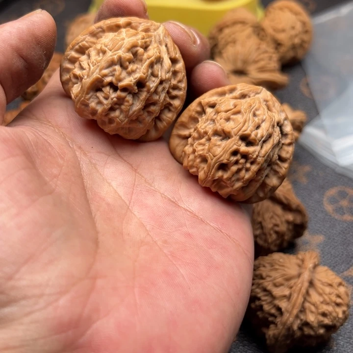 ****人吊坠文玩核桃40白狮子