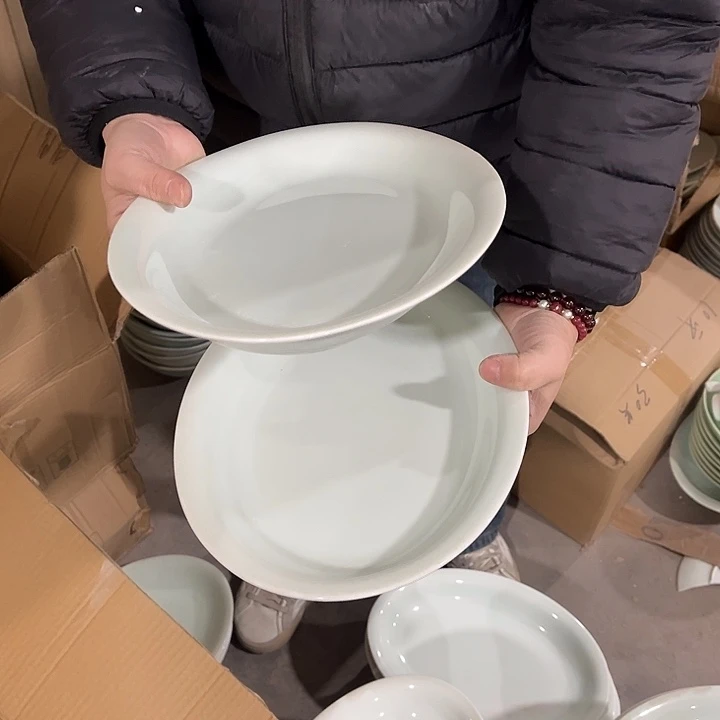 瓷片青瓷12英寸鱼盘两个，微瑕包邮