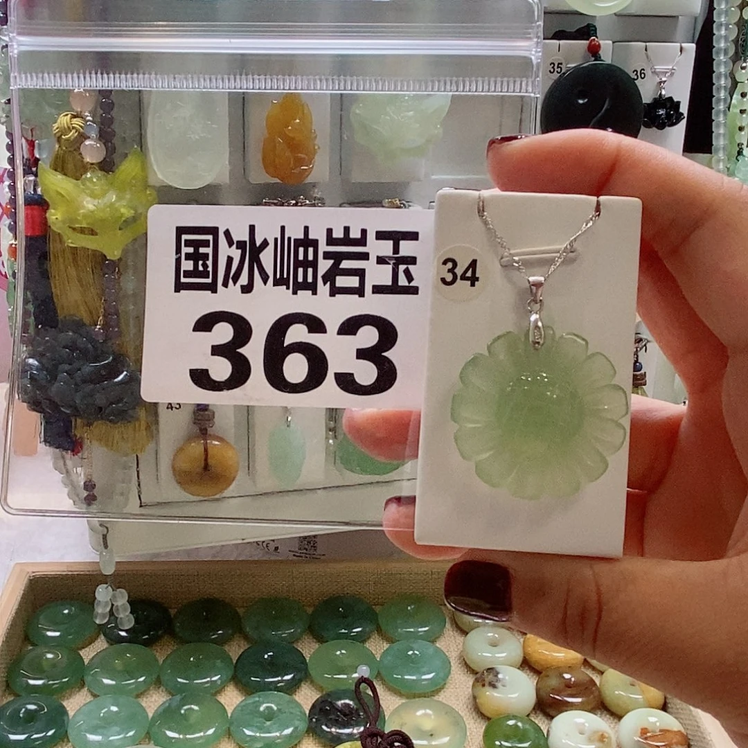 梦***幽未镶嵌蛇纹石玉颈饰