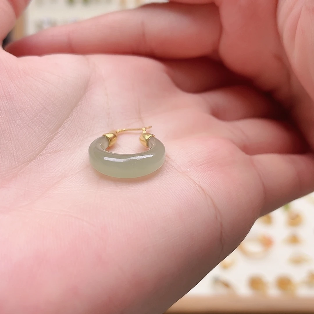 比***人和田玉银S925镶嵌耳饰