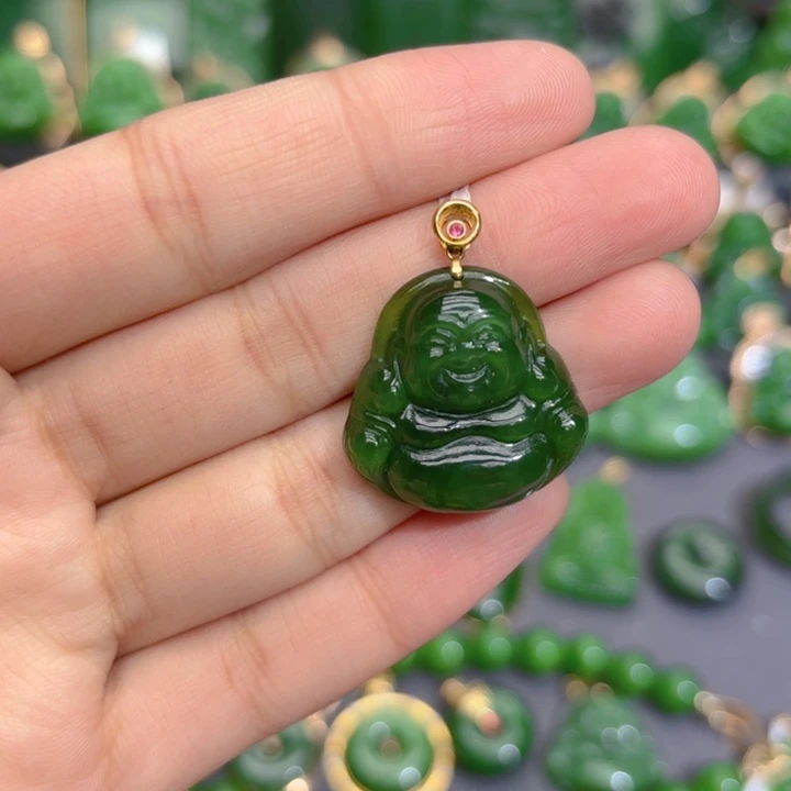 颈饰18K金镶嵌和田玉（碧玉）