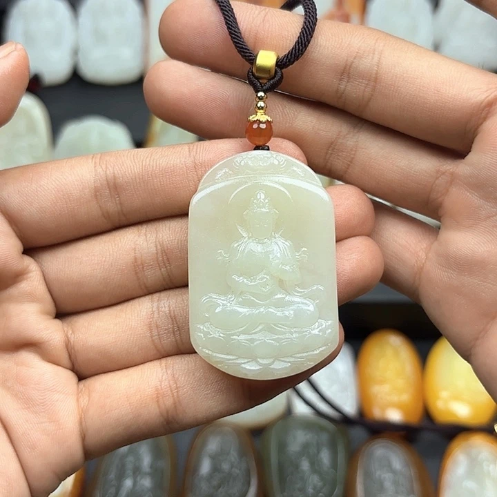 书***成和田玉未镶嵌颈饰