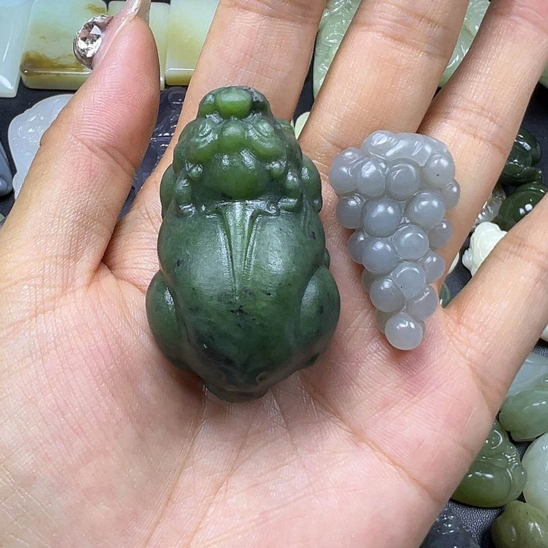 爱***己和田玉未镶嵌吊坠(不含链)