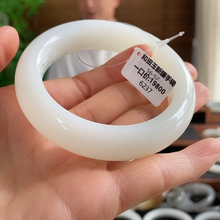 未镶嵌手镯和田玉6237