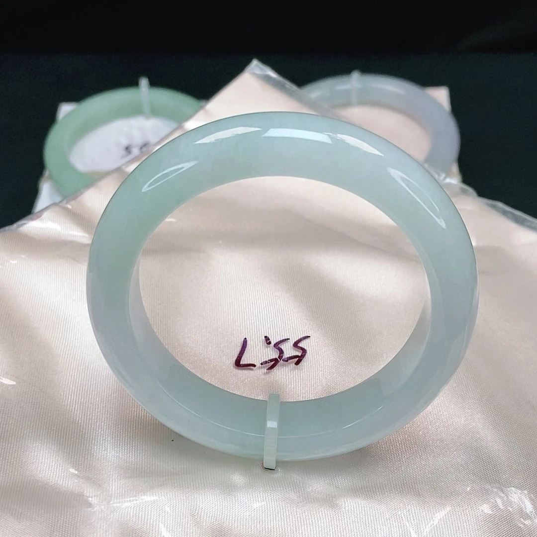 翡翠手镯未镶嵌正圈