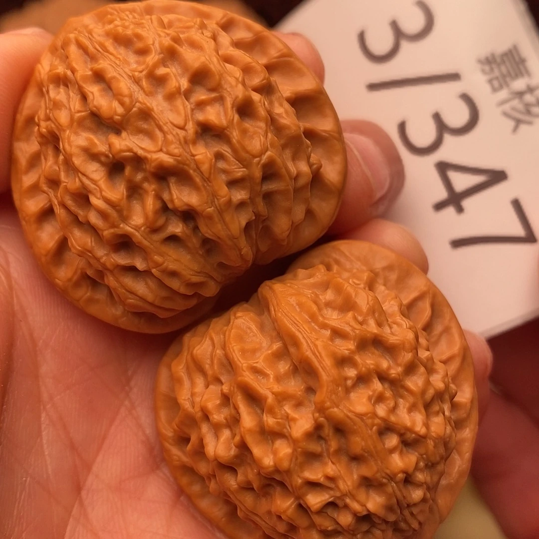 光***苒文玩核桃把件39金牛