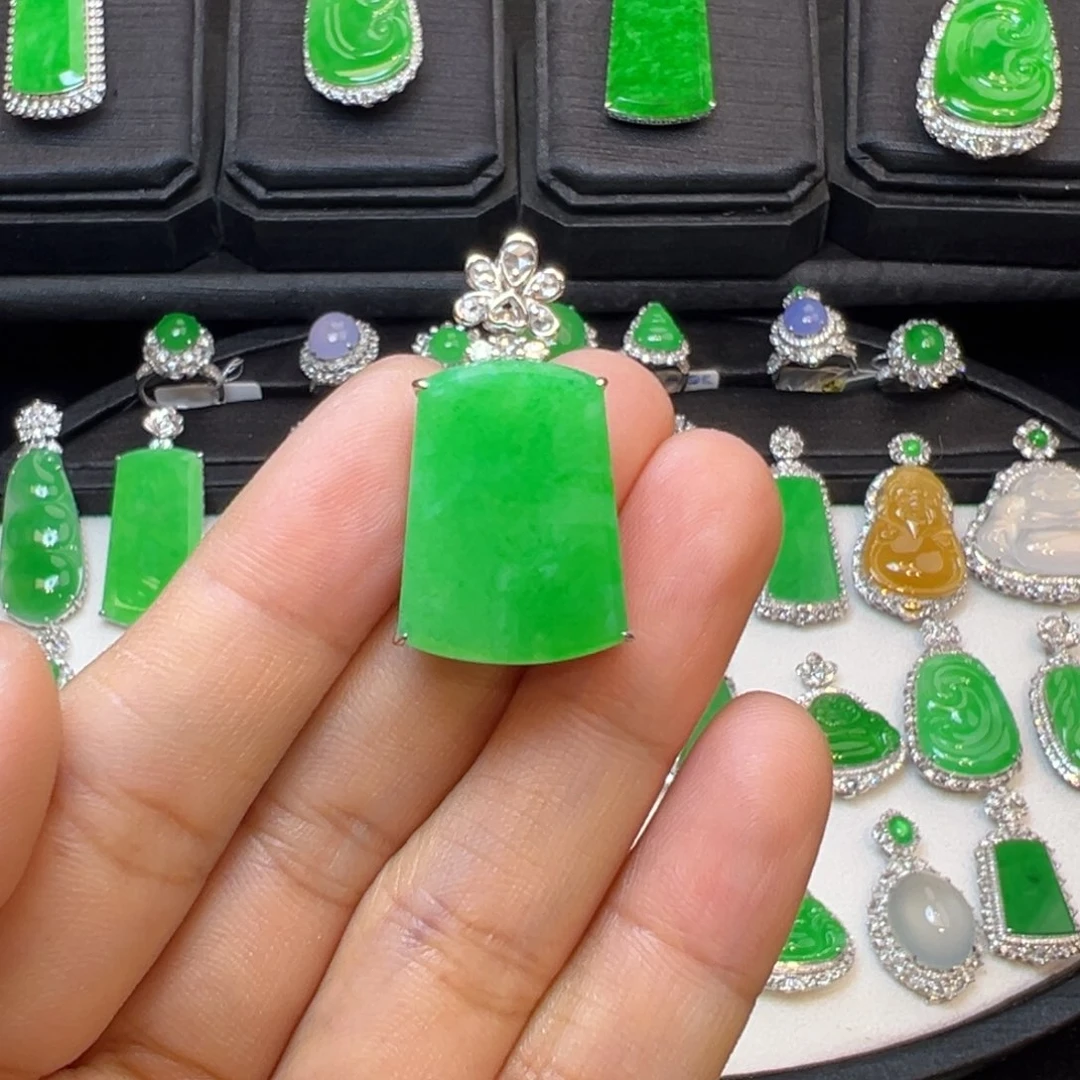 翡翠颈饰18K金镶嵌花***y收到货48小时鉴赏期